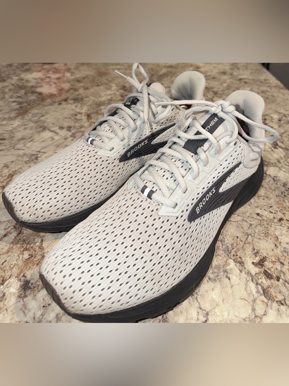 Brooks Men’s Light Gray and Black Athletic Running Shoes